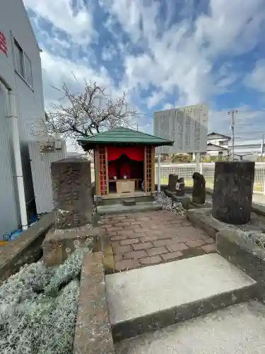 地蔵堂の{uncategorized: "未分類", other: "その他", undefined: "問題あり", building: "その他建物", grave: "お墓", sacred_gate: "鳥居", guardian: "狛犬", statue: "像", buddha: "仏像", history: "歴史", nature: "自然", garden: "庭園", animal: "動物", pagoda: "塔", temizu: "手水舎", mountain_gate: "山門・神門", sanctuary: "本殿・本堂", subordinate: "末社・摂社", art: "芸術", scenery: "景色", jizo: "地蔵", ema: "絵馬", goshuin: "御朱印", omikuji: "おみくじ", items: "授与品その他", amulet: "お守り", goshuincho: "御朱印帳", eats: "食事", festival: "お祭り", votive_dance: "神楽", shichigosan: "七五三参", wedding: "結婚式", experience: "体験その他", initially: "初詣", around: "周辺", anti_infection: "感染症対策"}