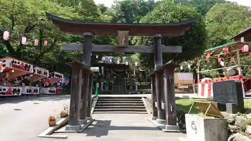 高尾山麓氷川神社の鳥居