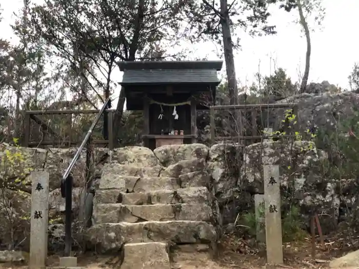 石上布都魂神社の本殿