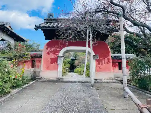 石峯寺の山門