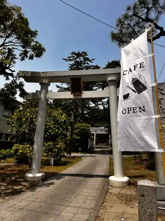 諏訪神社の{uncategorized: "未分類", other: "その他", undefined: "問題あり", building: "その他建物", grave: "お墓", sacred_gate: "鳥居", guardian: "狛犬", statue: "像", buddha: "仏像", history: "歴史", nature: "自然", garden: "庭園", animal: "動物", pagoda: "塔", temizu: "手水舎", mountain_gate: "山門・神門", sanctuary: "本殿・本堂", subordinate: "末社・摂社", art: "芸術", scenery: "景色", jizo: "地蔵", ema: "絵馬", goshuin: "御朱印", omikuji: "おみくじ", items: "授与品その他", amulet: "お守り", goshuincho: "御朱印帳", eats: "食事", festival: "お祭り", votive_dance: "神楽", shichigosan: "七五三参", wedding: "結婚式", experience: "体験その他", initially: "初詣", around: "周辺", anti_infection: "感染症対策"}