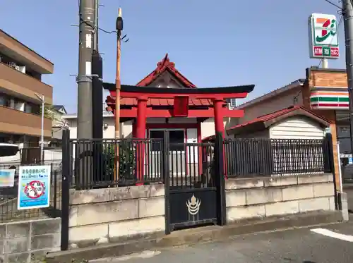 鼻黒稲荷大明神の鳥居