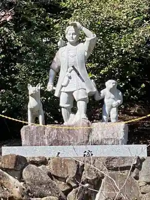 吉備津神社の像