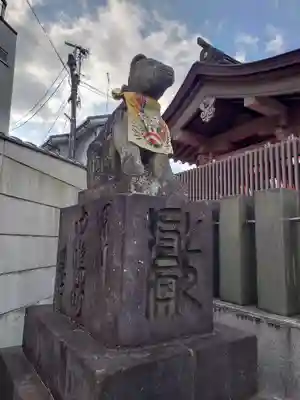 成田山 薬師堂(旧本堂)の狛犬