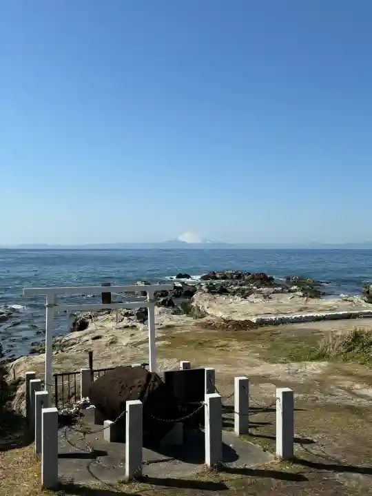 洲崎神社の{uncategorized: "未分類", other: "その他", undefined: "問題あり", building: "その他建物", grave: "お墓", sacred_gate: "鳥居", guardian: "狛犬", statue: "像", buddha: "仏像", history: "歴史", nature: "自然", garden: "庭園", animal: "動物", pagoda: "塔", temizu: "手水舎", mountain_gate: "山門・神門", sanctuary: "本殿・本堂", subordinate: "末社・摂社", art: "芸術", scenery: "景色", jizo: "地蔵", ema: "絵馬", goshuin: "御朱印", omikuji: "おみくじ", items: "授与品その他", amulet: "お守り", goshuincho: "御朱印帳", eats: "食事", festival: "お祭り", votive_dance: "神楽", shichigosan: "七五三参", wedding: "結婚式", experience: "体験その他", initially: "初詣", around: "周辺", anti_infection: "感染症対策"}