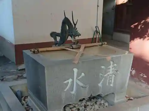 榊森白山社の手水舎