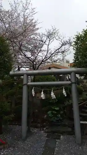 鎮守氷川神社の鳥居