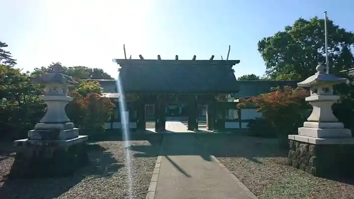 秋田県護國神社の山門・神門