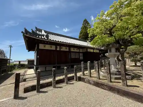 叡福寺の{uncategorized: "未分類", other: "その他", undefined: "問題あり", building: "その他建物", grave: "お墓", sacred_gate: "鳥居", guardian: "狛犬", statue: "像", buddha: "仏像", history: "歴史", nature: "自然", garden: "庭園", animal: "動物", pagoda: "塔", temizu: "手水舎", mountain_gate: "山門・神門", sanctuary: "本殿・本堂", subordinate: "末社・摂社", art: "芸術", scenery: "景色", jizo: "地蔵", ema: "絵馬", goshuin: "御朱印", omikuji: "おみくじ", items: "授与品その他", amulet: "お守り", goshuincho: "御朱印帳", eats: "食事", festival: "お祭り", votive_dance: "神楽", shichigosan: "七五三参", wedding: "結婚式", experience: "体験その他", initially: "初詣", around: "周辺", anti_infection: "感染症対策"}