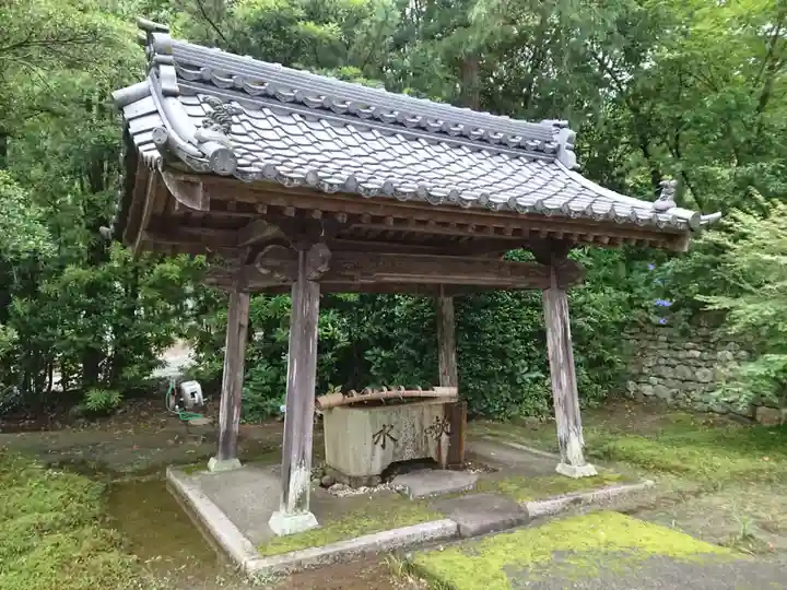 泉竜院の手水舎
