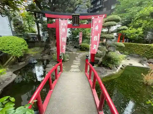 羽衣町厳島神社（関内厳島神社・横浜弁天）の{uncategorized: "未分類", other: "その他", undefined: "問題あり", building: "その他建物", grave: "お墓", sacred_gate: "鳥居", guardian: "狛犬", statue: "像", buddha: "仏像", history: "歴史", nature: "自然", garden: "庭園", animal: "動物", pagoda: "塔", temizu: "手水舎", mountain_gate: "山門・神門", sanctuary: "本殿・本堂", subordinate: "末社・摂社", art: "芸術", scenery: "景色", jizo: "地蔵", ema: "絵馬", goshuin: "御朱印", omikuji: "おみくじ", items: "授与品その他", amulet: "お守り", goshuincho: "御朱印帳", eats: "食事", festival: "お祭り", votive_dance: "神楽", shichigosan: "七五三参", wedding: "結婚式", experience: "体験その他", initially: "初詣", around: "周辺", anti_infection: "感染症対策"}