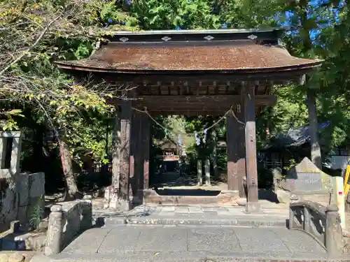 大井俣窪八幡神社の山門・神門