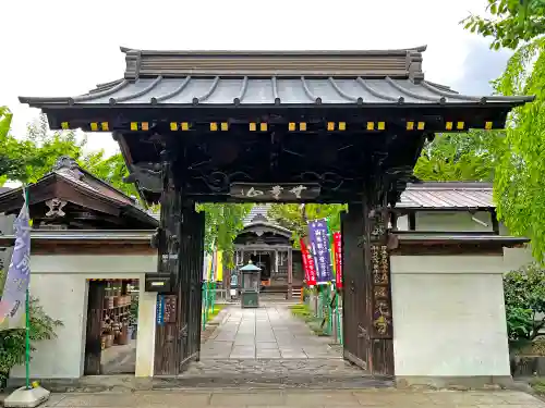 西光寺の山門