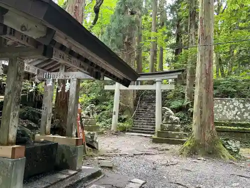 十和田神社の{uncategorized: "未分類", other: "その他", undefined: "問題あり", building: "その他建物", grave: "お墓", sacred_gate: "鳥居", guardian: "狛犬", statue: "像", buddha: "仏像", history: "歴史", nature: "自然", garden: "庭園", animal: "動物", pagoda: "塔", temizu: "手水舎", mountain_gate: "山門・神門", sanctuary: "本殿・本堂", subordinate: "末社・摂社", art: "芸術", scenery: "景色", jizo: "地蔵", ema: "絵馬", goshuin: "御朱印", omikuji: "おみくじ", items: "授与品その他", amulet: "お守り", goshuincho: "御朱印帳", eats: "食事", festival: "お祭り", votive_dance: "神楽", shichigosan: "七五三参", wedding: "結婚式", experience: "体験その他", initially: "初詣", around: "周辺", anti_infection: "感染症対策"}