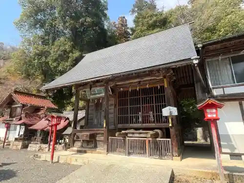 須佐神社の{uncategorized: "未分類", other: "その他", undefined: "問題あり", building: "その他建物", grave: "お墓", sacred_gate: "鳥居", guardian: "狛犬", statue: "像", buddha: "仏像", history: "歴史", nature: "自然", garden: "庭園", animal: "動物", pagoda: "塔", temizu: "手水舎", mountain_gate: "山門・神門", sanctuary: "本殿・本堂", subordinate: "末社・摂社", art: "芸術", scenery: "景色", jizo: "地蔵", ema: "絵馬", goshuin: "御朱印", omikuji: "おみくじ", items: "授与品その他", amulet: "お守り", goshuincho: "御朱印帳", eats: "食事", festival: "お祭り", votive_dance: "神楽", shichigosan: "七五三参", wedding: "結婚式", experience: "体験その他", initially: "初詣", around: "周辺", anti_infection: "感染症対策"}