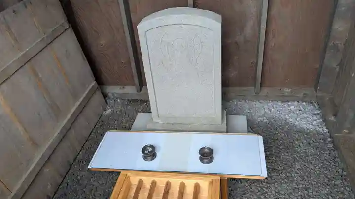 臼谷稲荷神社の仏像