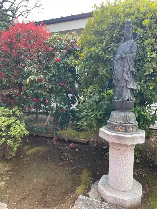 蓮華寺の{uncategorized: "未分類", other: "その他", undefined: "問題あり", building: "その他建物", grave: "お墓", sacred_gate: "鳥居", guardian: "狛犬", statue: "像", buddha: "仏像", history: "歴史", nature: "自然", garden: "庭園", animal: "動物", pagoda: "塔", temizu: "手水舎", mountain_gate: "山門・神門", sanctuary: "本殿・本堂", subordinate: "末社・摂社", art: "芸術", scenery: "景色", jizo: "地蔵", ema: "絵馬", goshuin: "御朱印", omikuji: "おみくじ", items: "授与品その他", amulet: "お守り", goshuincho: "御朱印帳", eats: "食事", festival: "お祭り", votive_dance: "神楽", shichigosan: "七五三参", wedding: "結婚式", experience: "体験その他", initially: "初詣", around: "周辺", anti_infection: "感染症対策"}