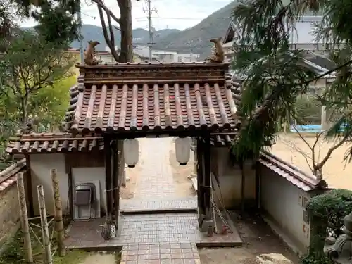 天津神社の山門