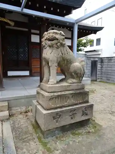 みなと八幡神社の狛犬