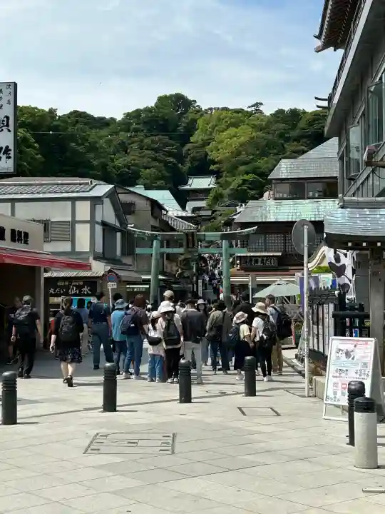 江島神社の{uncategorized: "未分類", other: "その他", undefined: "問題あり", building: "その他建物", grave: "お墓", sacred_gate: "鳥居", guardian: "狛犬", statue: "像", buddha: "仏像", history: "歴史", nature: "自然", garden: "庭園", animal: "動物", pagoda: "塔", temizu: "手水舎", mountain_gate: "山門・神門", sanctuary: "本殿・本堂", subordinate: "末社・摂社", art: "芸術", scenery: "景色", jizo: "地蔵", ema: "絵馬", goshuin: "御朱印", omikuji: "おみくじ", items: "授与品その他", amulet: "お守り", goshuincho: "御朱印帳", eats: "食事", festival: "お祭り", votive_dance: "神楽", shichigosan: "七五三参", wedding: "結婚式", experience: "体験その他", initially: "初詣", around: "周辺", anti_infection: "感染症対策"}