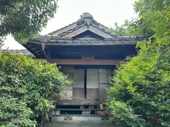 孝明寺の本殿・本堂