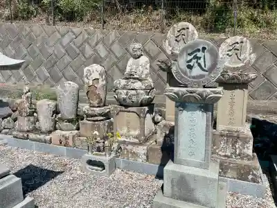 慈眼寺の{uncategorized: "未分類", other: "その他", undefined: "問題あり", building: "その他建物", grave: "お墓", sacred_gate: "鳥居", guardian: "狛犬", statue: "像", buddha: "仏像", history: "歴史", nature: "自然", garden: "庭園", animal: "動物", pagoda: "塔", temizu: "手水舎", mountain_gate: "山門・神門", sanctuary: "本殿・本堂", subordinate: "末社・摂社", art: "芸術", scenery: "景色", jizo: "地蔵", ema: "絵馬", goshuin: "御朱印", omikuji: "おみくじ", items: "授与品その他", amulet: "お守り", goshuincho: "御朱印帳", eats: "食事", festival: "お祭り", votive_dance: "神楽", shichigosan: "七五三参", wedding: "結婚式", experience: "体験その他", initially: "初詣", around: "周辺", anti_infection: "感染症対策"}