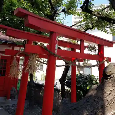 梅屋敷伏見稲荷神社の鳥居