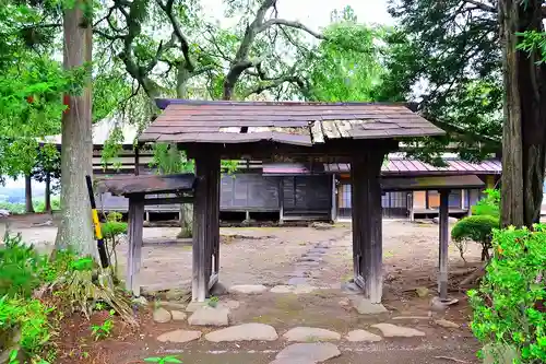 常勝院の山門