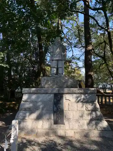 焼津神社の像