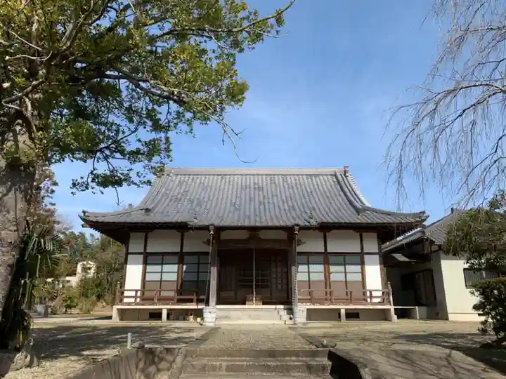 新興寺の本殿・本堂