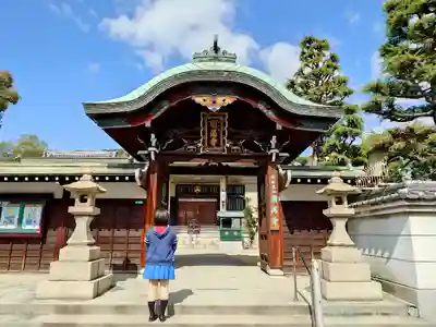 西宮成田山円満寺（圓満寺）の山門・神門