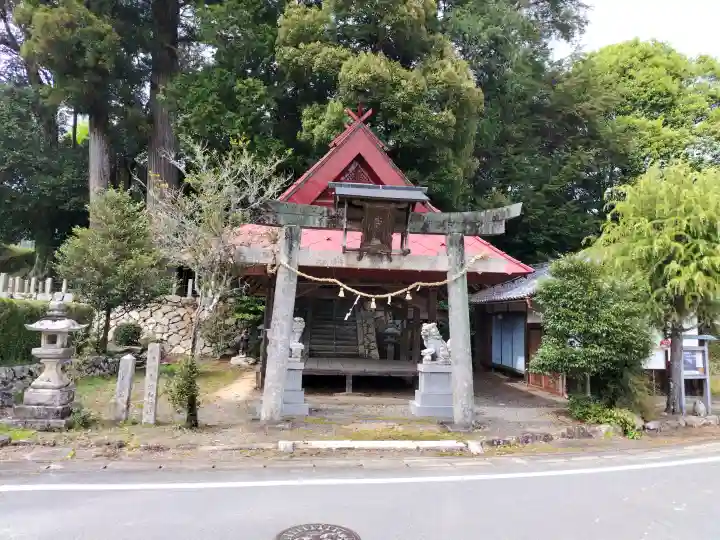 志波加神社の{uncategorized: "未分類", other: "その他", undefined: "問題あり", building: "その他建物", grave: "お墓", sacred_gate: "鳥居", guardian: "狛犬", statue: "像", buddha: "仏像", history: "歴史", nature: "自然", garden: "庭園", animal: "動物", pagoda: "塔", temizu: "手水舎", mountain_gate: "山門・神門", sanctuary: "本殿・本堂", subordinate: "末社・摂社", art: "芸術", scenery: "景色", jizo: "地蔵", ema: "絵馬", goshuin: "御朱印", omikuji: "おみくじ", items: "授与品その他", amulet: "お守り", goshuincho: "御朱印帳", eats: "食事", festival: "お祭り", votive_dance: "神楽", shichigosan: "七五三参", wedding: "結婚式", experience: "体験その他", initially: "初詣", around: "周辺", anti_infection: "感染症対策"}