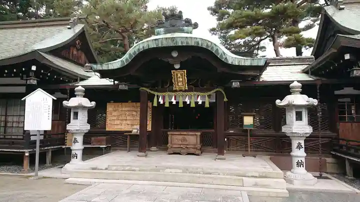 艮神社の本殿・本堂