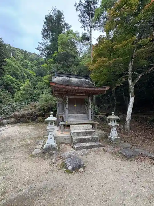 瀧宮神社の{uncategorized: "未分類", other: "その他", undefined: "問題あり", building: "その他建物", grave: "お墓", sacred_gate: "鳥居", guardian: "狛犬", statue: "像", buddha: "仏像", history: "歴史", nature: "自然", garden: "庭園", animal: "動物", pagoda: "塔", temizu: "手水舎", mountain_gate: "山門・神門", sanctuary: "本殿・本堂", subordinate: "末社・摂社", art: "芸術", scenery: "景色", jizo: "地蔵", ema: "絵馬", goshuin: "御朱印", omikuji: "おみくじ", items: "授与品その他", amulet: "お守り", goshuincho: "御朱印帳", eats: "食事", festival: "お祭り", votive_dance: "神楽", shichigosan: "七五三参", wedding: "結婚式", experience: "体験その他", initially: "初詣", around: "周辺", anti_infection: "感染症対策"}
