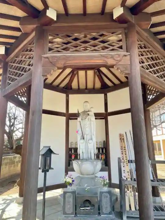 同聚院の{uncategorized: "未分類", other: "その他", undefined: "問題あり", building: "その他建物", grave: "お墓", sacred_gate: "鳥居", guardian: "狛犬", statue: "像", buddha: "仏像", history: "歴史", nature: "自然", garden: "庭園", animal: "動物", pagoda: "塔", temizu: "手水舎", mountain_gate: "山門・神門", sanctuary: "本殿・本堂", subordinate: "末社・摂社", art: "芸術", scenery: "景色", jizo: "地蔵", ema: "絵馬", goshuin: "御朱印", omikuji: "おみくじ", items: "授与品その他", amulet: "お守り", goshuincho: "御朱印帳", eats: "食事", festival: "お祭り", votive_dance: "神楽", shichigosan: "七五三参", wedding: "結婚式", experience: "体験その他", initially: "初詣", around: "周辺", anti_infection: "感染症対策"}