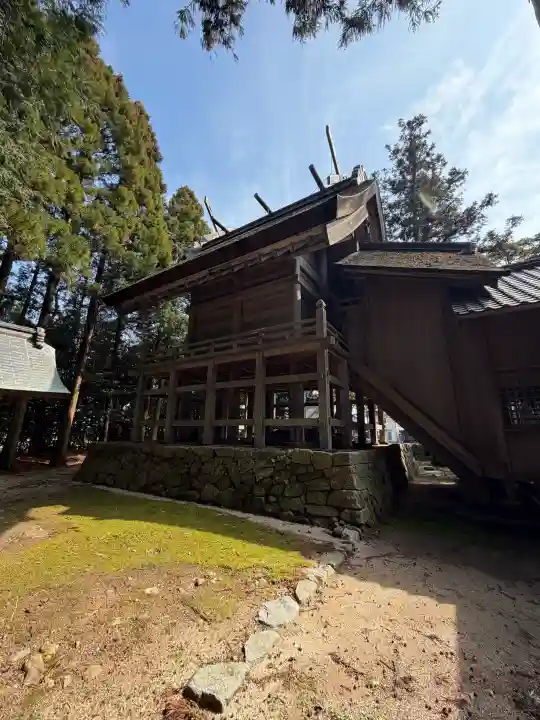 六所神社の{uncategorized: "未分類", other: "その他", undefined: "問題あり", building: "その他建物", grave: "お墓", sacred_gate: "鳥居", guardian: "狛犬", statue: "像", buddha: "仏像", history: "歴史", nature: "自然", garden: "庭園", animal: "動物", pagoda: "塔", temizu: "手水舎", mountain_gate: "山門・神門", sanctuary: "本殿・本堂", subordinate: "末社・摂社", art: "芸術", scenery: "景色", jizo: "地蔵", ema: "絵馬", goshuin: "御朱印", omikuji: "おみくじ", items: "授与品その他", amulet: "お守り", goshuincho: "御朱印帳", eats: "食事", festival: "お祭り", votive_dance: "神楽", shichigosan: "七五三参", wedding: "結婚式", experience: "体験その他", initially: "初詣", around: "周辺", anti_infection: "感染症対策"}