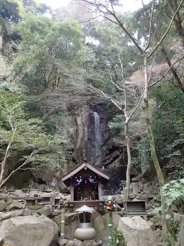 石上神社の本殿