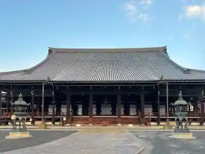 本願寺（西本願寺）の{uncategorized: "未分類", other: "その他", undefined: "問題あり", building: "その他建物", grave: "お墓", sacred_gate: "鳥居", guardian: "狛犬", statue: "像", buddha: "仏像", history: "歴史", nature: "自然", garden: "庭園", animal: "動物", pagoda: "塔", temizu: "手水舎", mountain_gate: "山門・神門", sanctuary: "本殿・本堂", subordinate: "末社・摂社", art: "芸術", scenery: "景色", jizo: "地蔵", ema: "絵馬", goshuin: "御朱印", omikuji: "おみくじ", items: "授与品その他", amulet: "お守り", goshuincho: "御朱印帳", eats: "食事", festival: "お祭り", votive_dance: "神楽", shichigosan: "七五三参", wedding: "結婚式", experience: "体験その他", initially: "初詣", around: "周辺", anti_infection: "感染症対策"}