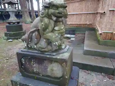 守りの神　藤基神社の狛犬