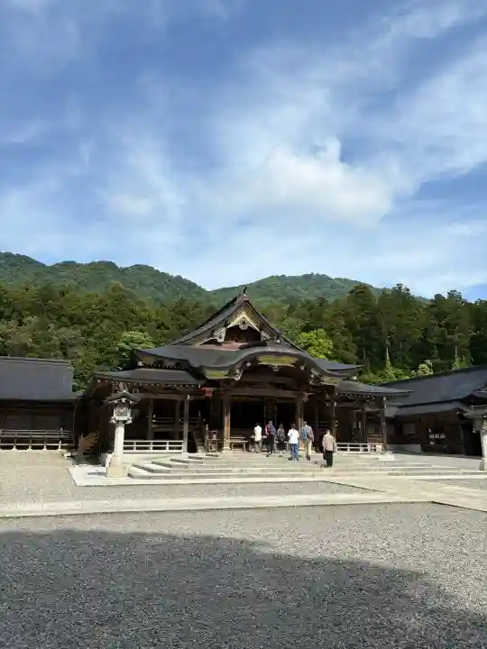 彌彦神社の{uncategorized: "未分類", other: "その他", undefined: "問題あり", building: "その他建物", grave: "お墓", sacred_gate: "鳥居", guardian: "狛犬", statue: "像", buddha: "仏像", history: "歴史", nature: "自然", garden: "庭園", animal: "動物", pagoda: "塔", temizu: "手水舎", mountain_gate: "山門・神門", sanctuary: "本殿・本堂", subordinate: "末社・摂社", art: "芸術", scenery: "景色", jizo: "地蔵", ema: "絵馬", goshuin: "御朱印", omikuji: "おみくじ", items: "授与品その他", amulet: "お守り", goshuincho: "御朱印帳", eats: "食事", festival: "お祭り", votive_dance: "神楽", shichigosan: "七五三参", wedding: "結婚式", experience: "体験その他", initially: "初詣", around: "周辺", anti_infection: "感染症対策"}