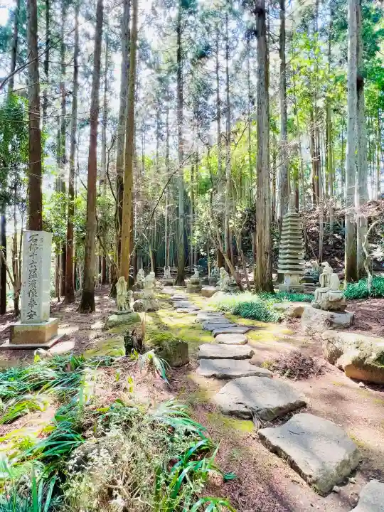 大雄寺の{uncategorized: "未分類", other: "その他", undefined: "問題あり", building: "その他建物", grave: "お墓", sacred_gate: "鳥居", guardian: "狛犬", statue: "像", buddha: "仏像", history: "歴史", nature: "自然", garden: "庭園", animal: "動物", pagoda: "塔", temizu: "手水舎", mountain_gate: "山門・神門", sanctuary: "本殿・本堂", subordinate: "末社・摂社", art: "芸術", scenery: "景色", jizo: "地蔵", ema: "絵馬", goshuin: "御朱印", omikuji: "おみくじ", items: "授与品その他", amulet: "お守り", goshuincho: "御朱印帳", eats: "食事", festival: "お祭り", votive_dance: "神楽", shichigosan: "七五三参", wedding: "結婚式", experience: "体験その他", initially: "初詣", around: "周辺", anti_infection: "感染症対策"}