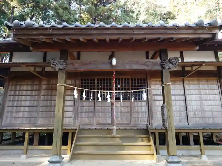 熊野神社の{uncategorized: "未分類", other: "その他", undefined: "問題あり", building: "その他建物", grave: "お墓", sacred_gate: "鳥居", guardian: "狛犬", statue: "像", buddha: "仏像", history: "歴史", nature: "自然", garden: "庭園", animal: "動物", pagoda: "塔", temizu: "手水舎", mountain_gate: "山門・神門", sanctuary: "本殿・本堂", subordinate: "末社・摂社", art: "芸術", scenery: "景色", jizo: "地蔵", ema: "絵馬", goshuin: "御朱印", omikuji: "おみくじ", items: "授与品その他", amulet: "お守り", goshuincho: "御朱印帳", eats: "食事", festival: "お祭り", votive_dance: "神楽", shichigosan: "七五三参", wedding: "結婚式", experience: "体験その他", initially: "初詣", around: "周辺", anti_infection: "感染症対策"}