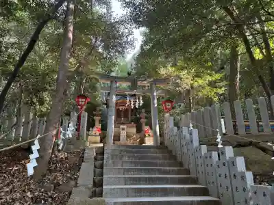 越木岩神社の{uncategorized: "未分類", other: "その他", undefined: "問題あり", building: "その他建物", grave: "お墓", sacred_gate: "鳥居", guardian: "狛犬", statue: "像", buddha: "仏像", history: "歴史", nature: "自然", garden: "庭園", animal: "動物", pagoda: "塔", temizu: "手水舎", mountain_gate: "山門・神門", sanctuary: "本殿・本堂", subordinate: "末社・摂社", art: "芸術", scenery: "景色", jizo: "地蔵", ema: "絵馬", goshuin: "御朱印", omikuji: "おみくじ", items: "授与品その他", amulet: "お守り", goshuincho: "御朱印帳", eats: "食事", festival: "お祭り", votive_dance: "神楽", shichigosan: "七五三参", wedding: "結婚式", experience: "体験その他", initially: "初詣", around: "周辺", anti_infection: "感染症対策"}