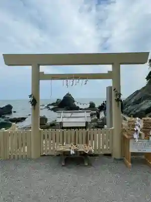 二見興玉神社の{uncategorized: "未分類", other: "その他", undefined: "問題あり", building: "その他建物", grave: "お墓", sacred_gate: "鳥居", guardian: "狛犬", statue: "像", buddha: "仏像", history: "歴史", nature: "自然", garden: "庭園", animal: "動物", pagoda: "塔", temizu: "手水舎", mountain_gate: "山門・神門", sanctuary: "本殿・本堂", subordinate: "末社・摂社", art: "芸術", scenery: "景色", jizo: "地蔵", ema: "絵馬", goshuin: "御朱印", omikuji: "おみくじ", items: "授与品その他", amulet: "お守り", goshuincho: "御朱印帳", eats: "食事", festival: "お祭り", votive_dance: "神楽", shichigosan: "七五三参", wedding: "結婚式", experience: "体験その他", initially: "初詣", around: "周辺", anti_infection: "感染症対策"}