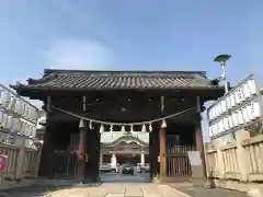 岡山神社の山門