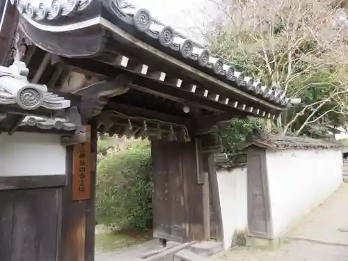 長岳寺の山門