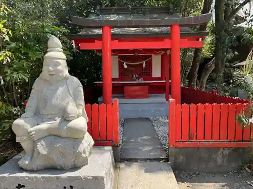 一葉稲荷神社の像