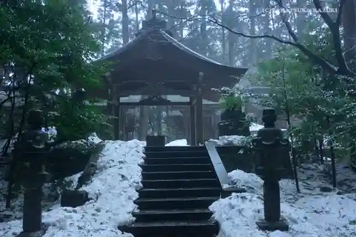 彌彦神社の建物その他