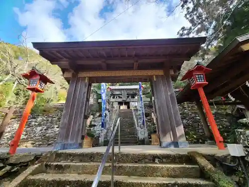 八幡神社の山門・神門