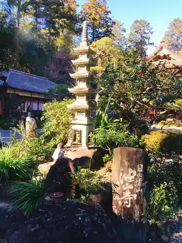 目の霊山　油山寺の塔